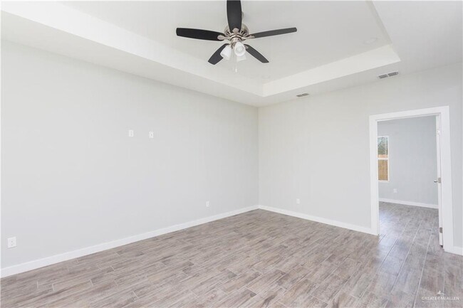 Building Photo - 3405 E Zinnia Ave