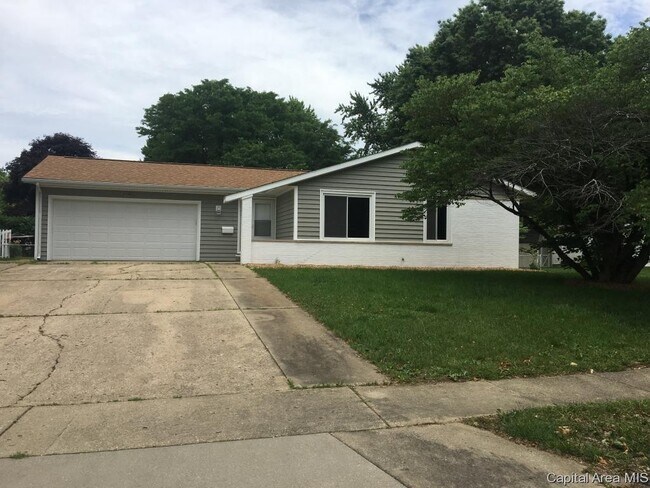 Building Photo - Beautiful 3 Bedroom Mid Century Modern Hom...