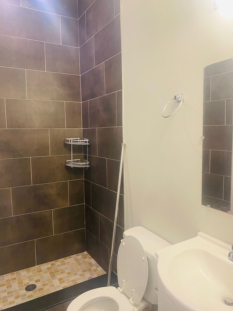 Building Photo - 1827 W Diamond St