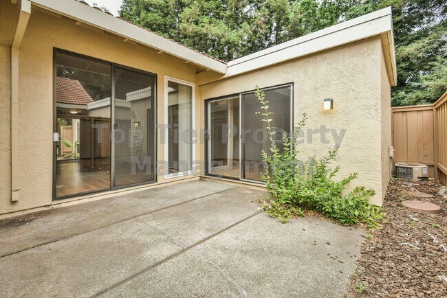 Building Photo - 117 Northcreek Cir