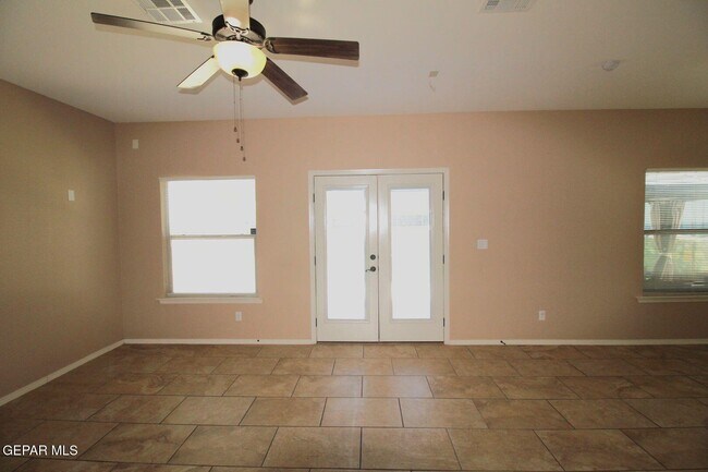 Building Photo - 3900 Loma Cortez Dr