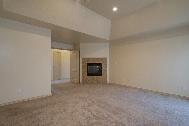 Building Photo - 3 Bedroom Plus Office in The Knolls at Little Valley