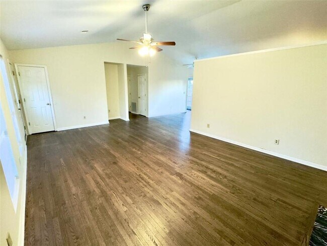 Building Photo - 2020 Driftwood Cir