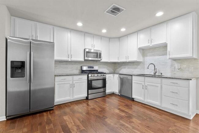 Building Photo - 501 Arbor Ln