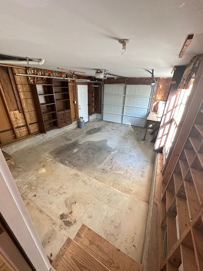 Building Photo - 503 Newport Ave