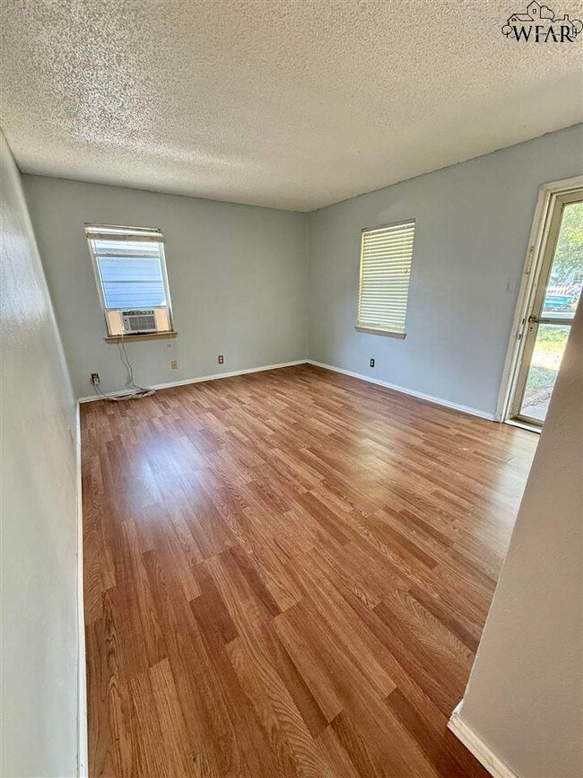 Building Photo - 1405 Tanbark Rd