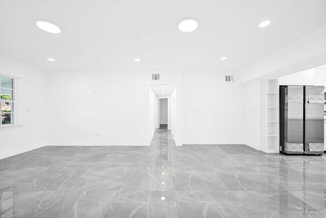 Building Photo - 4040 SW 108th Ave