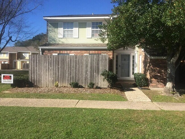 Building Photo - 200 Lodge Dr