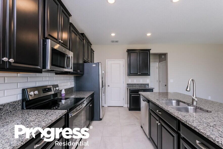 Building Photo - 9935 Ivory Dr