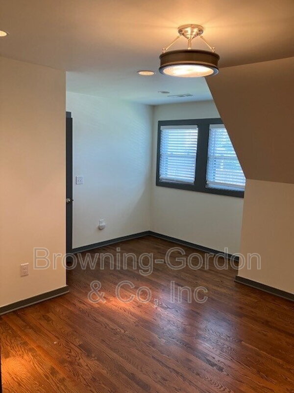 Building Photo - 1107 Holly St