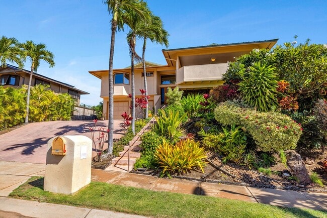 Building Photo - Single-family home with upstairs & downstairs rentals