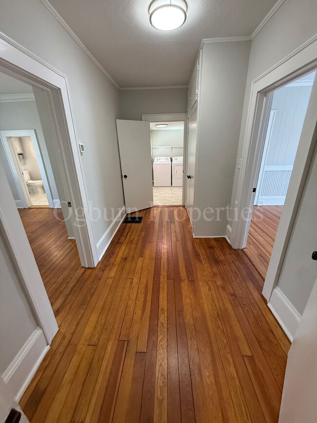 Building Photo - 1100 Franklin St SW