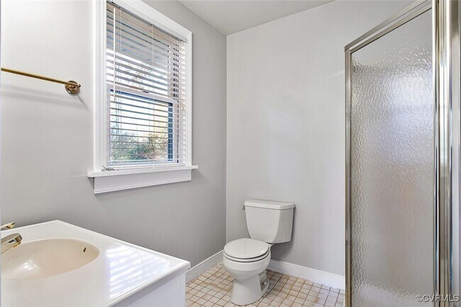 Building Photo - 509 Waveny Rd