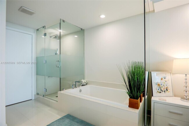 Building Photo - 650 NE 32nd St