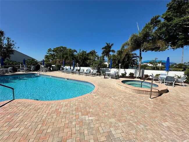 Building Photo - 864 Waterside Ln