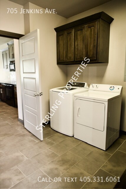 Building Photo - 705 S Jenkins Ave