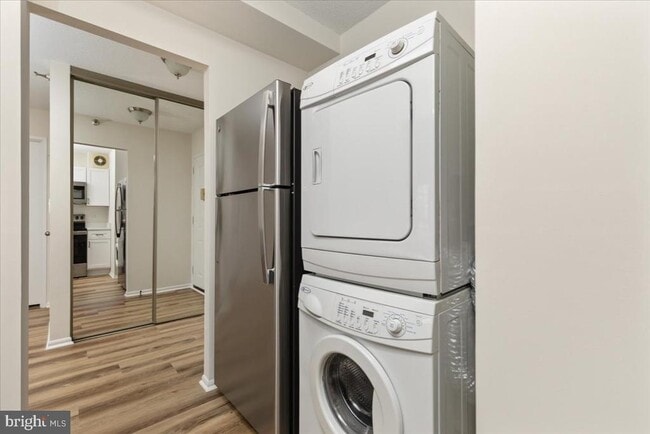 Building Photo - 900 N Stafford St