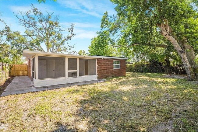 Building Photo - 6817 Larmon St