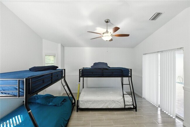 Building Photo - 830 Columbia St