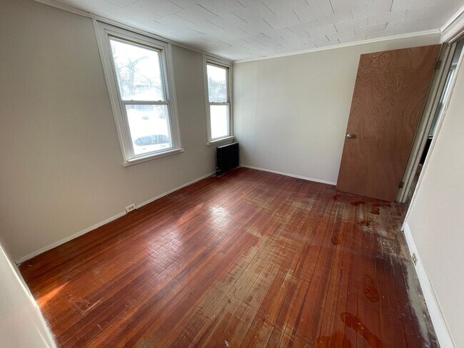 Building Photo - 147 Dewey Ave