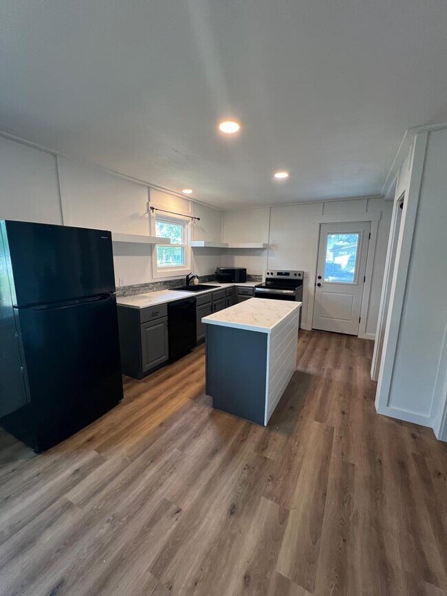 Building Photo - 496 Ave A