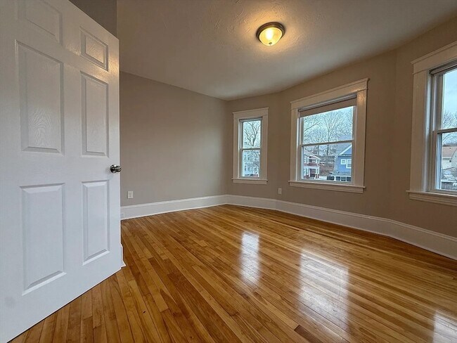 Building Photo - 1301 Main St