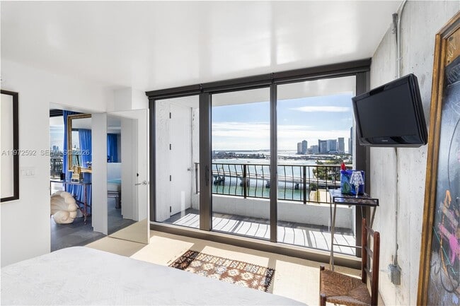 Building Photo - 555 NE 15th St