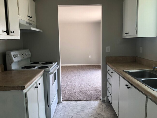 Building Photo - 2 Bed 2 Bath Home | Corner Lot with Single Car Garage | Pet Friendly | Washer Dryer Hook Ups | Se...