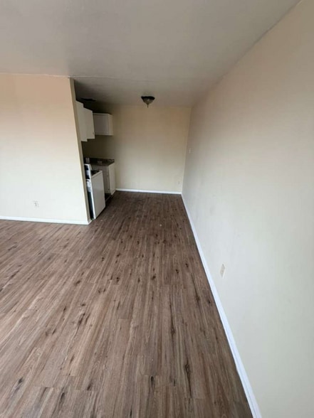 Building Photo - 14835 Euclid Ave