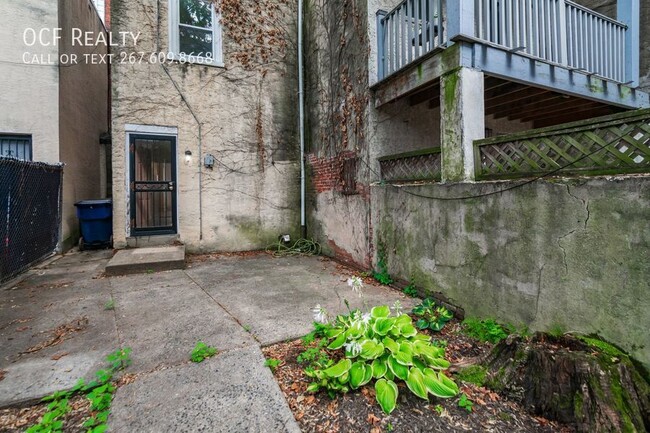 Building Photo - Four Bed Bella Vista Townhome