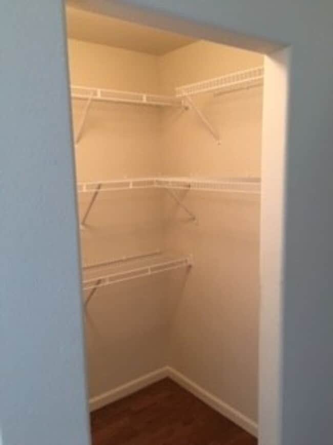 Building Photo - Stunning Clocktower Penthouse Condo with mountain views!