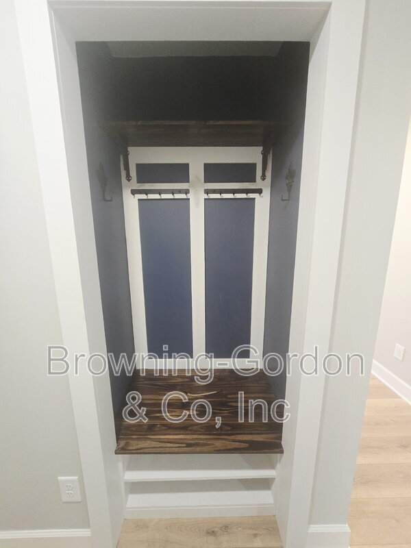 Building Photo - 8601 Peckham Ln