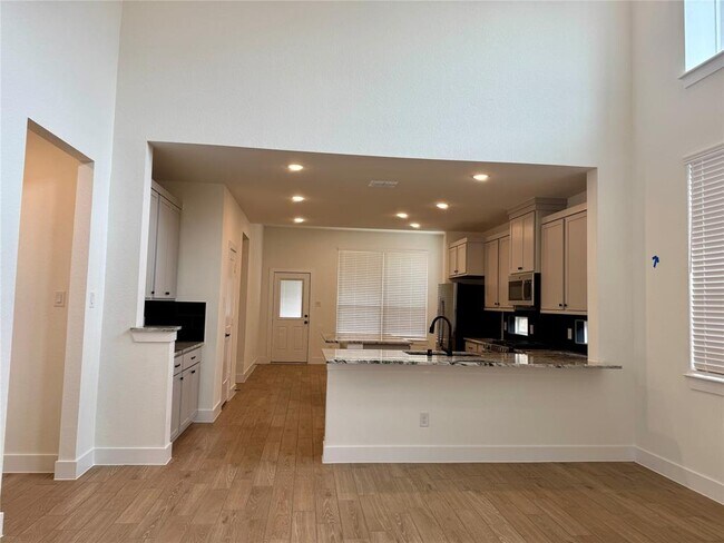 Building Photo - 31015 Myers Hvn Ln
