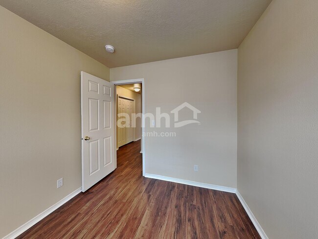 Building Photo - 1914 Cambridge St