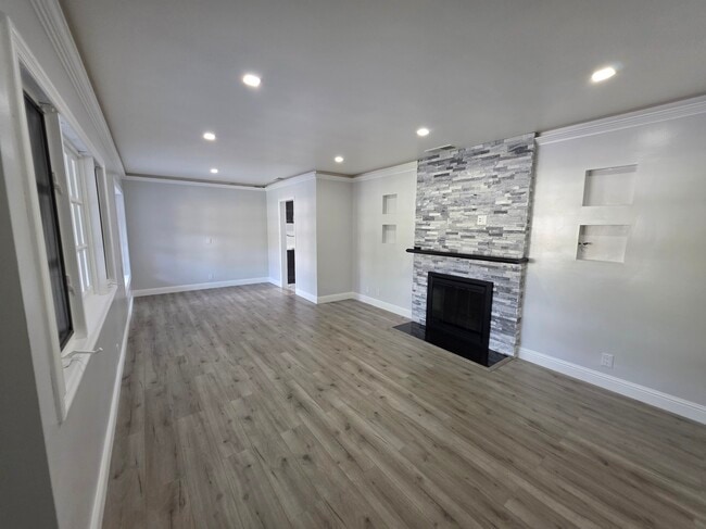 Building Photo - 11033 Quill Ave