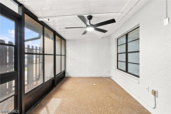 Building Photo - 646 SE 12th Ct