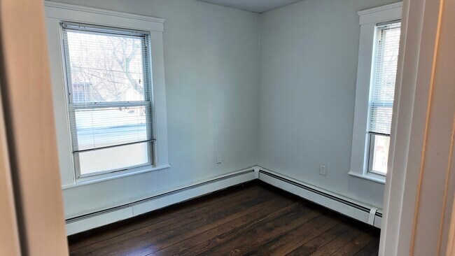 Building Photo - 294 Windsor St