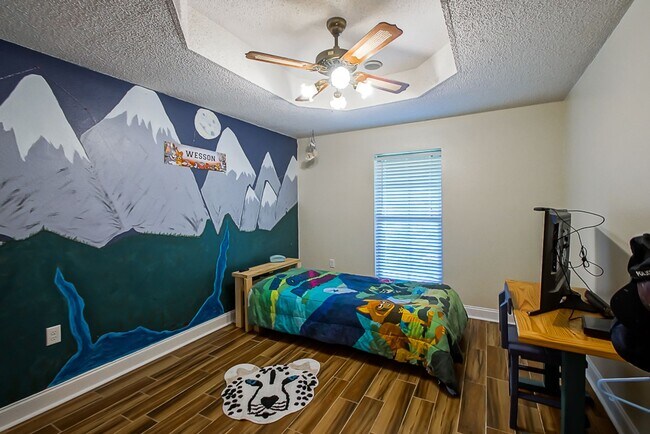Building Photo - 12723 Pleasant Ridge Dr