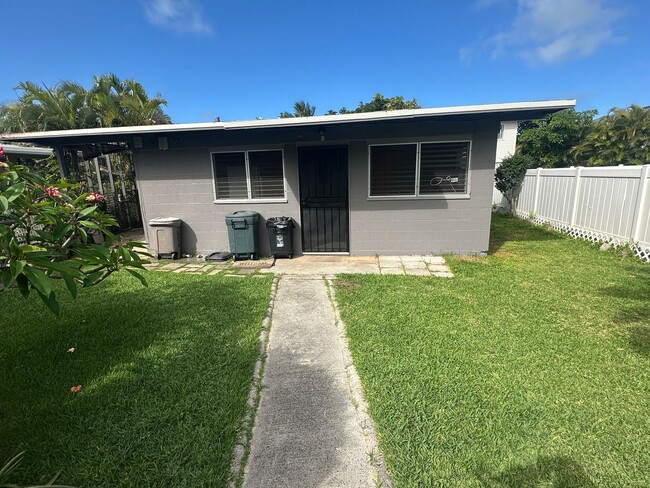 Primary Photo - Dog Friendly 2 bedroom 1 bath Stand alone ...