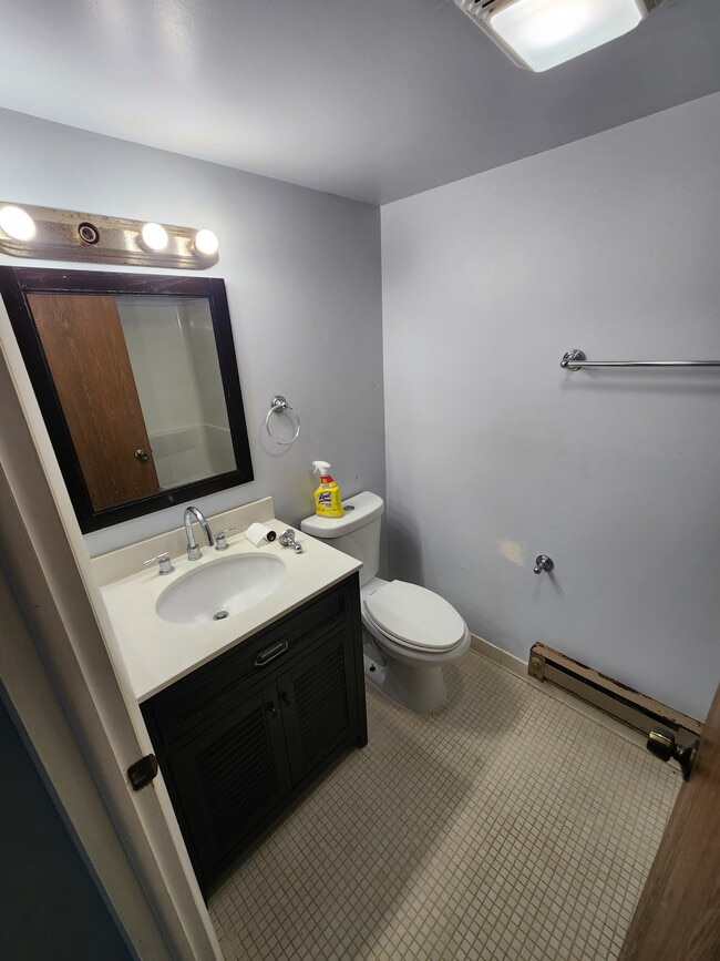 Building Photo - 1472 W Chateau Vert