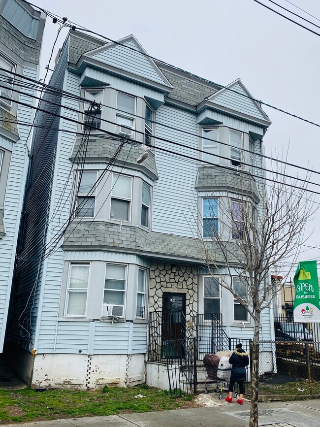 Building Photo - 844 Mount Prospect Ave