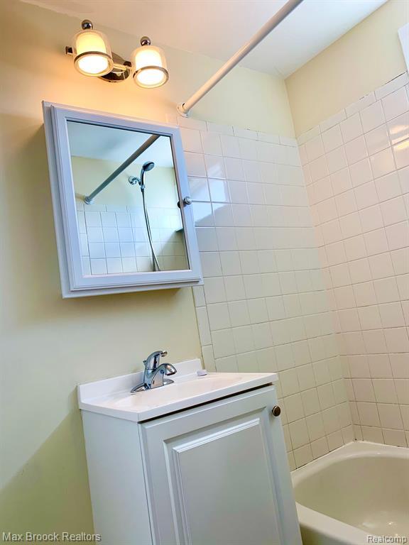 Building Photo - 156 N Worth St