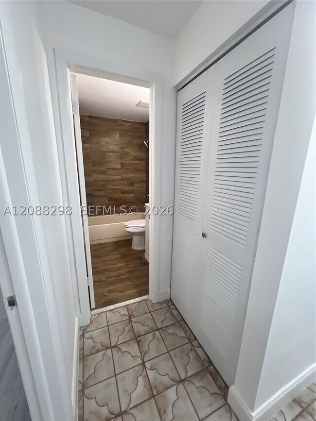 Building Photo - 1615 SW 137th Pl