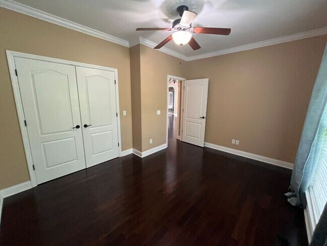 Building Photo - 607 Castle Dr