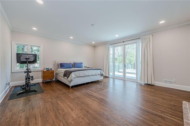 Building Photo - 4562 Columns Dr SE