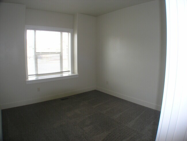 Building Photo - 2537 E Hidden Crk St