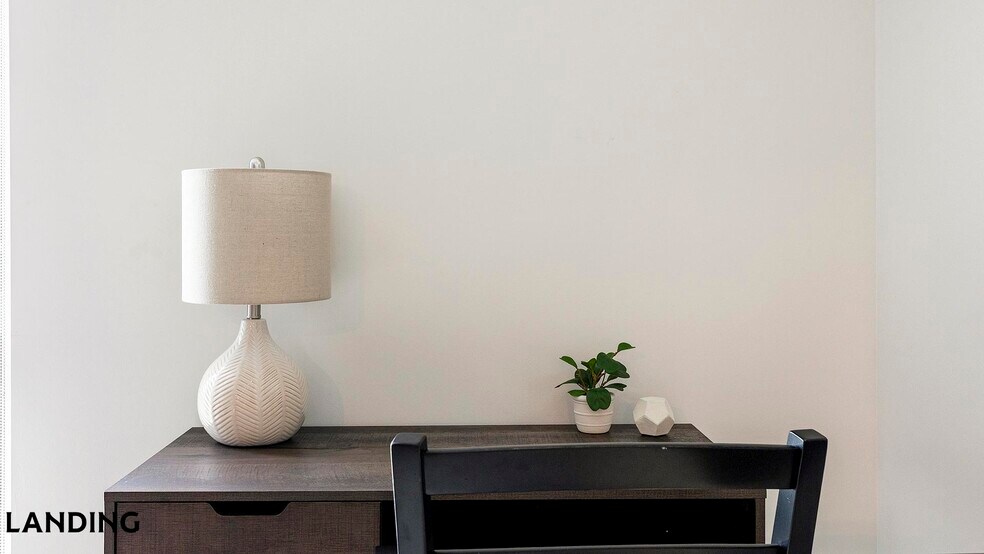 Building Photo - 707 S Farmer Ave