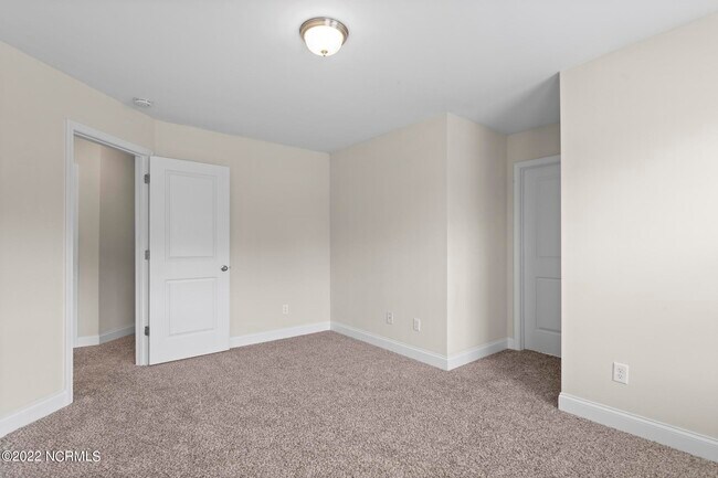Building Photo - 305 Vilas Way S