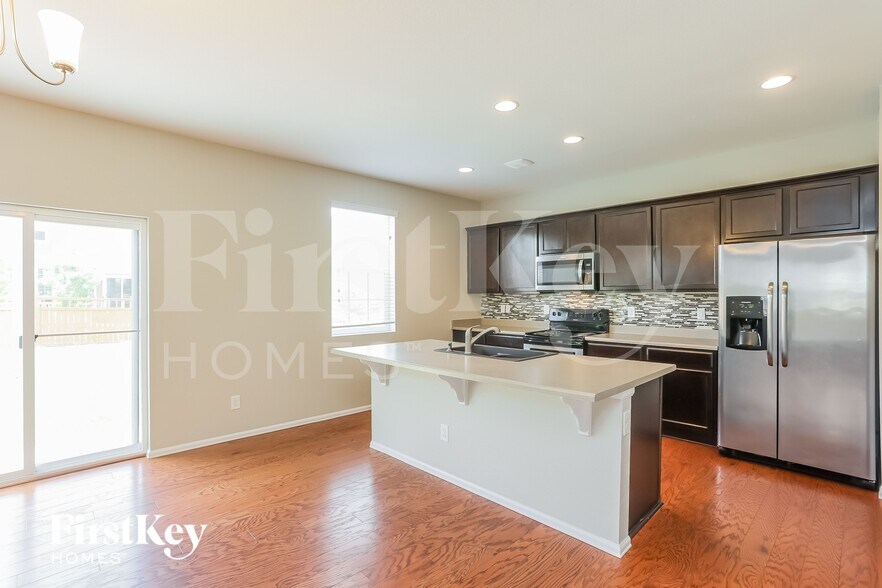 Building Photo - 6463 N Ensenada Ct