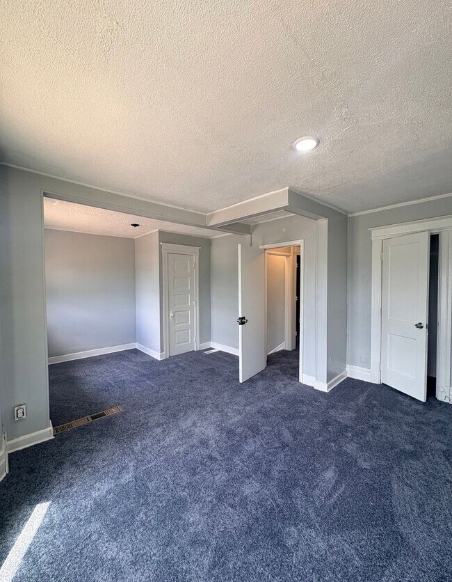 Building Photo - 668 Pingree St